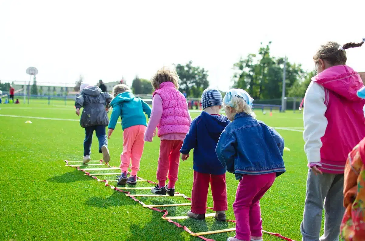 enfants  jouer