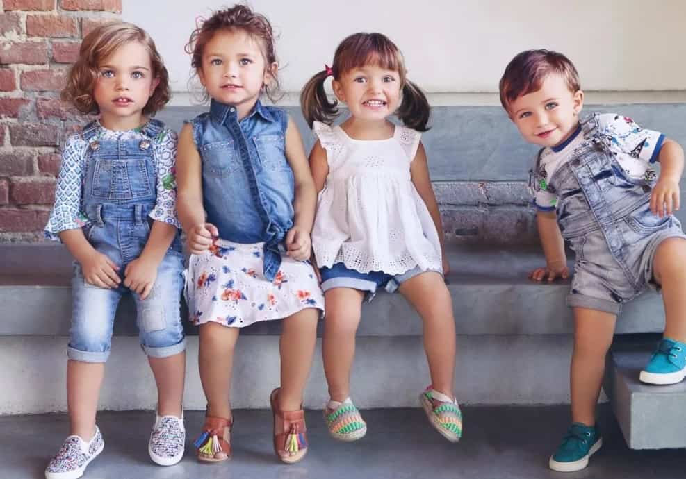 8 vêtements indispensables pour habiller vos enfants avec goût