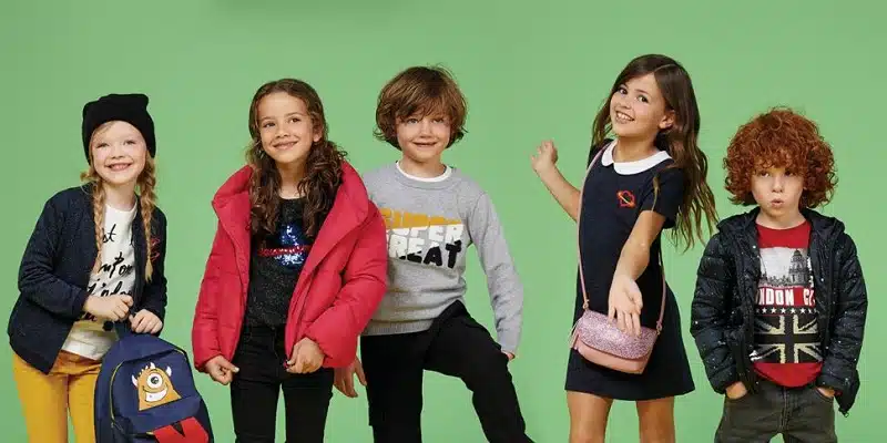 8 vêtements indispensables pour habiller vos enfants avec goût