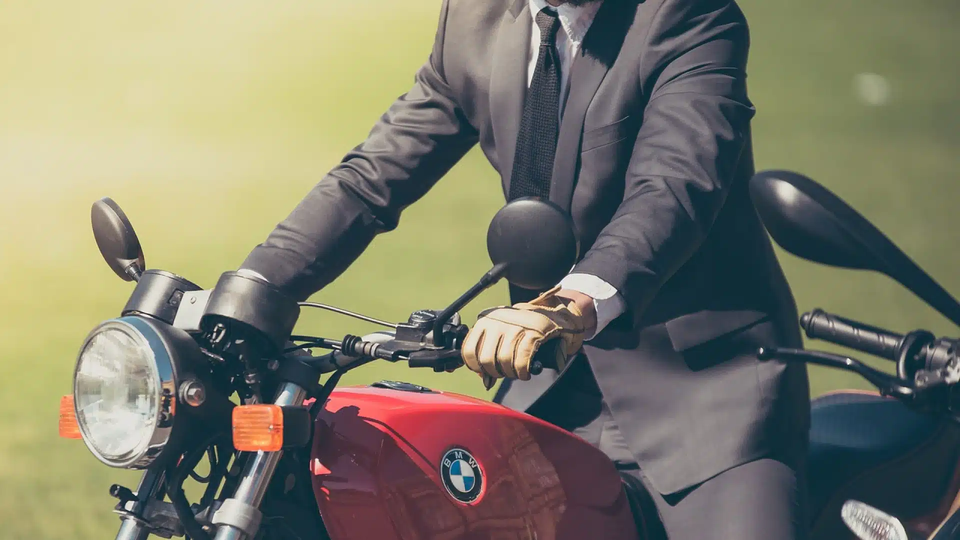 Besoin d'équipements pour votre moto ? Rendez-vous sur une boutique en ligne !